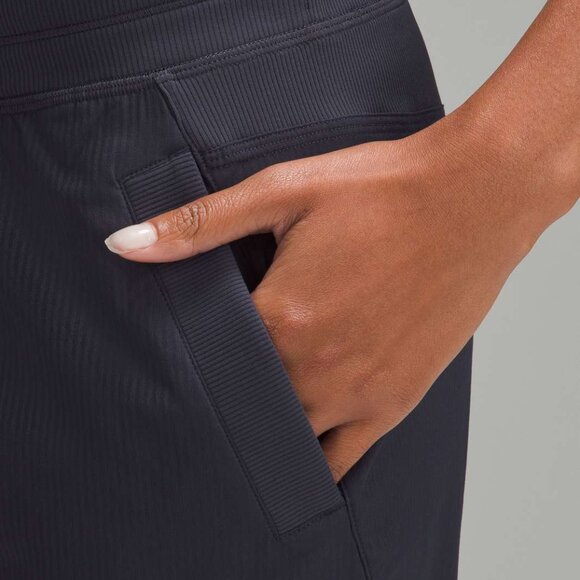 Lululemon Dance Studio Mid Rise Pant *Short* Size 8 - Picture 3 of 9